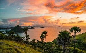 menikmati-pesona-senja-di-bukit-cinta-labuan-bajo