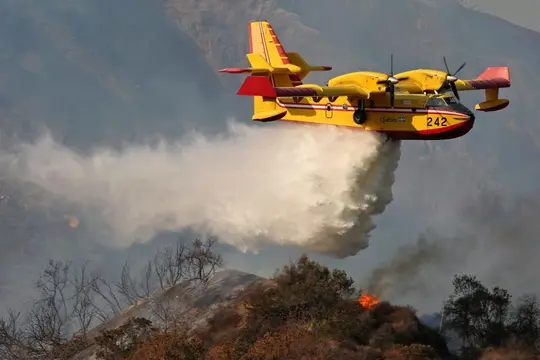 Pesawat Kanada Super Scooper Dilarang Terbang