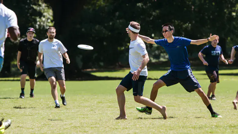 Pemain Ultimate Frisbee Palestina - Pos Pemeriksaan Israel