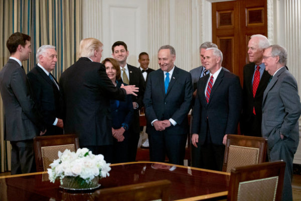 Trump Menyeimbangkan Tantangan Fiskal Dengan Janji Kampanye