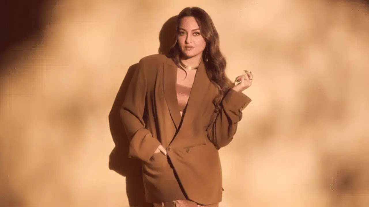 Sonakshi Sinha Menyelesaikan Syuting untuk Debut Telugu-nya 'Jatadhara