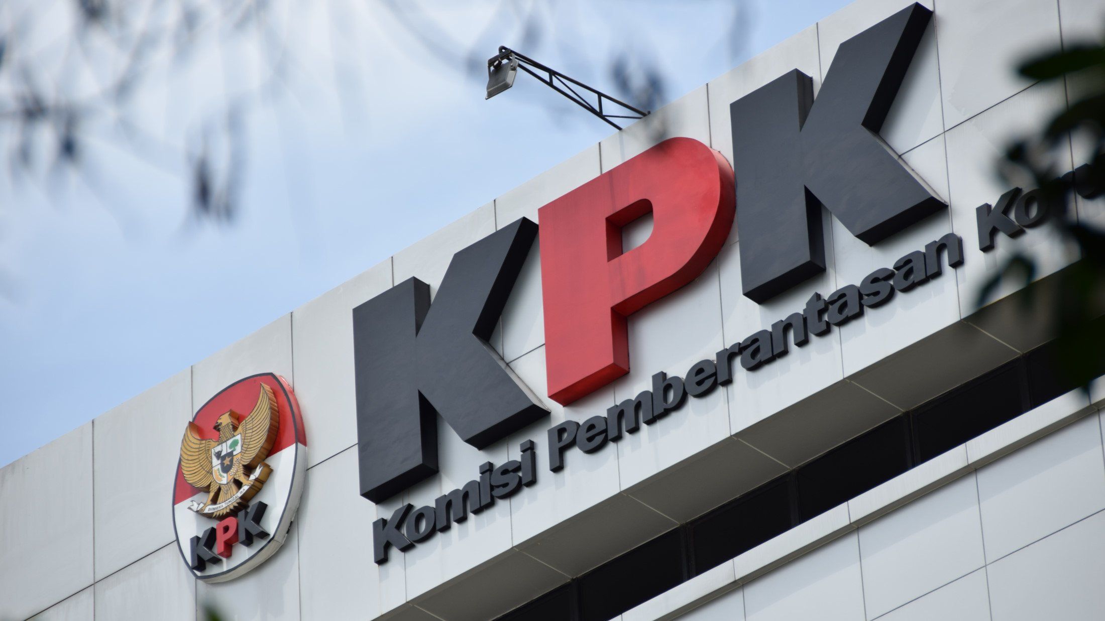 aksi-cepat-kpk-di-medan-sejumlah-pihak-diamankan-dalam-ott-misterius